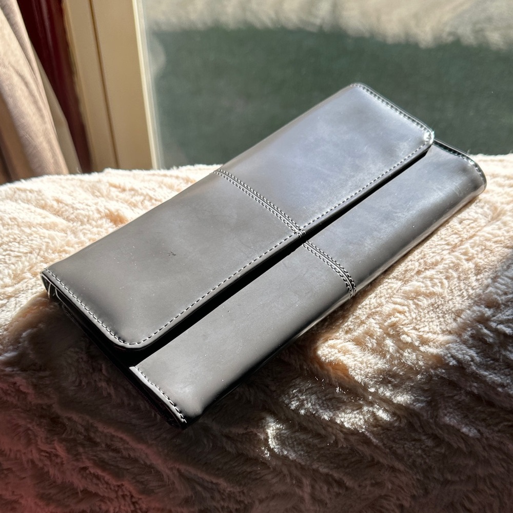 Sleek Gray Leather Wallet